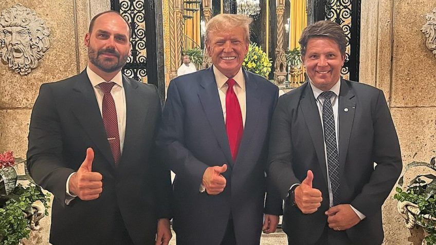 Trump recebe Eduardo Bolsonaro e Mario Frias em jantar na sua casa, na Flórida