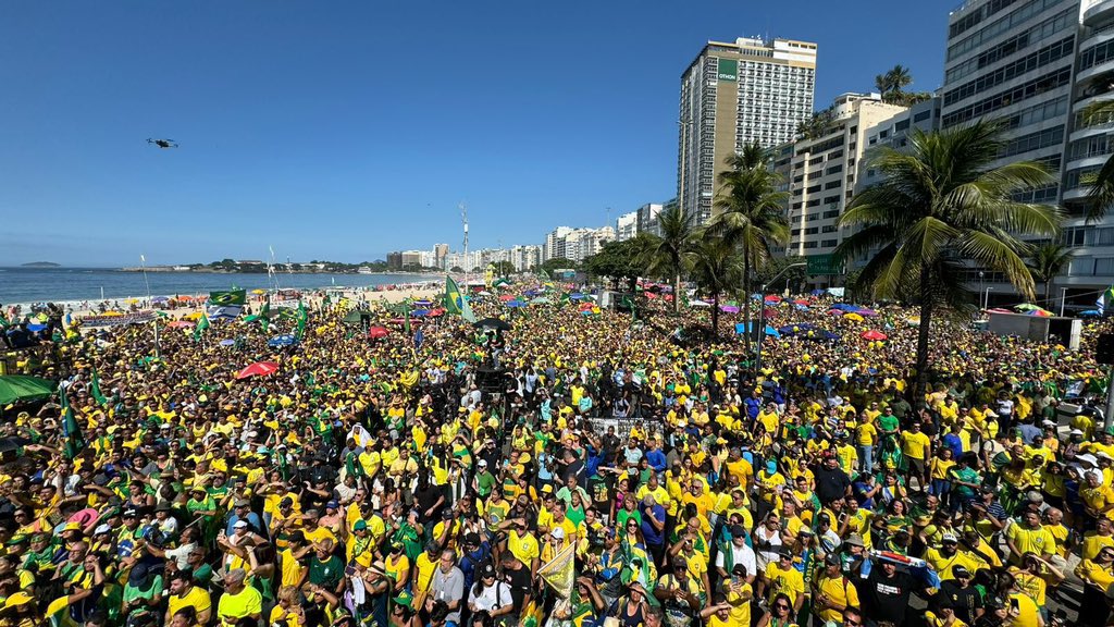 Em ato no Rio, Bolsonaro reúne multidão; Assista o Vídeo