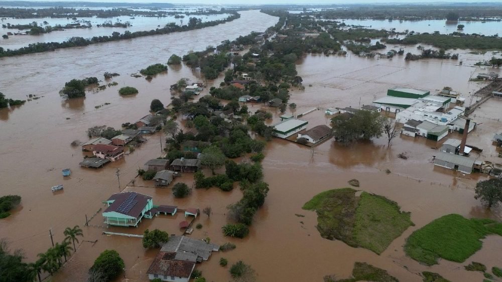 Rompimento de barragem agrava situação no Rio Grande do Sul; Vídeos