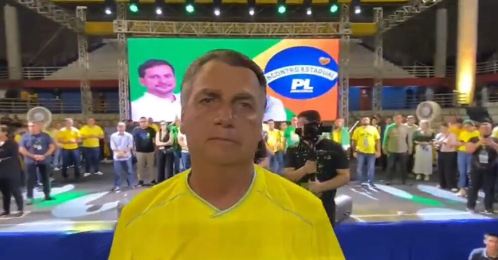 Bolsonaro vai para São Paulo em UTI aérea