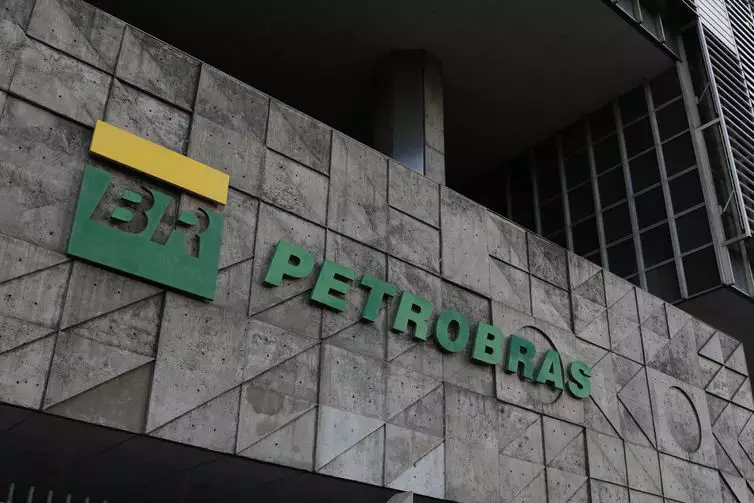 Petrobras perde quase R$50 bilhões em valor de mercado após intervenção de Lula