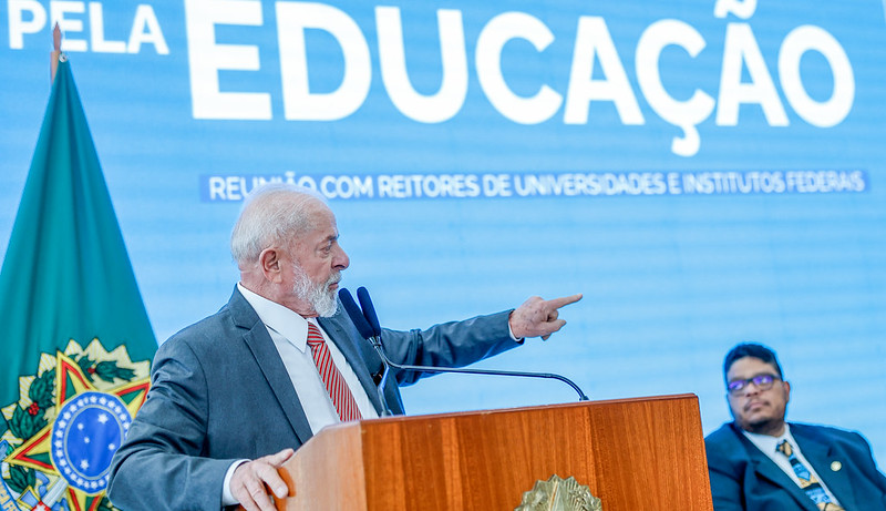 Lula apela a ‘companheiros’ pelo fim da greve