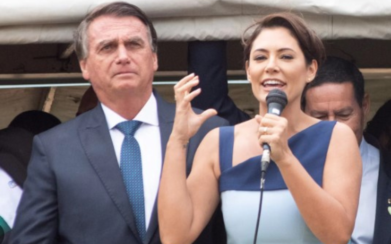 Proibido por Moraes, Bolsonaro diz que Michelle vai à posse de Trump