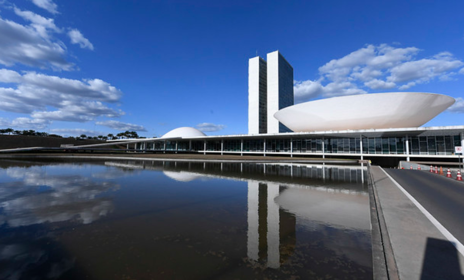 Deputados destinam R$ 171 Milhões em ‘Emendas Pix’ a prefeituras comandadas por parentes