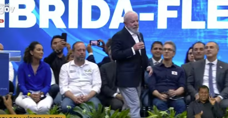 Lula e Zema trocam farpas em evento em Betim