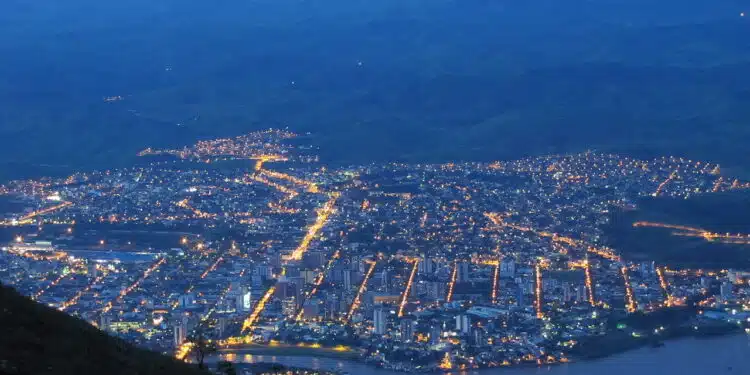 Cidade mineira encanta pela economia forte e paisagens deslumbrantes Cidade mineira encanta pela economia forte e paisagens deslumbrantes