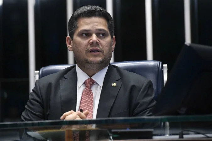Alcolumbre articula reação à judicialização de decisões do Congresso no STF