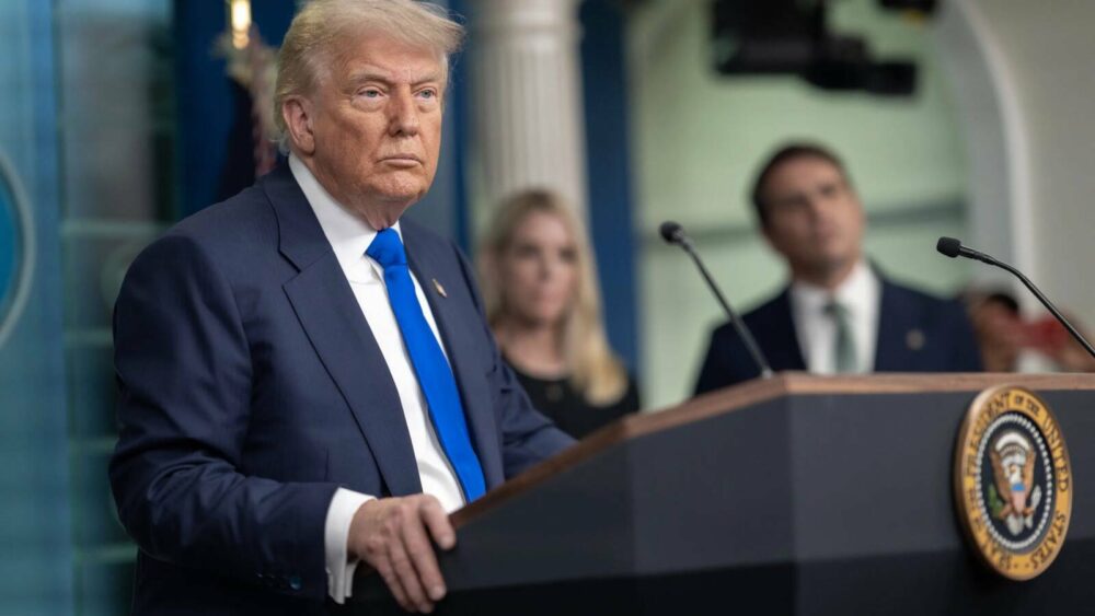 Trump considera as ações jurídicas contra Bolsonaro como “caça às bruxas” Trump considera as ações jurídicas contra Bolsonaro como “caça às bruxas”
