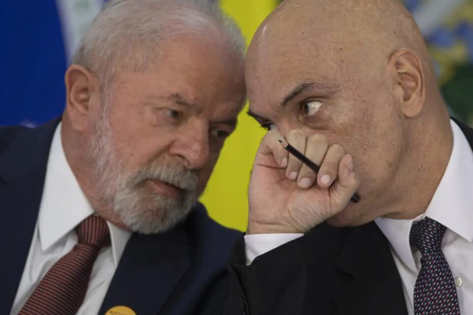 Wall Street Journal acusa STF de “golpe de Estado” no Brasil e critica Alexandre de Moraes por censura e prisões políticas