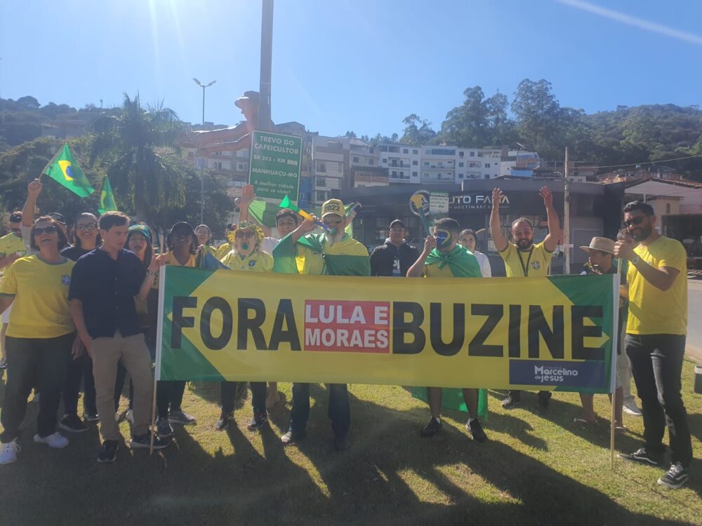 Manifestação “Reaja Brasil” neste domingo em Manhuaçu; VEJA FOTOS E VÍDEOS