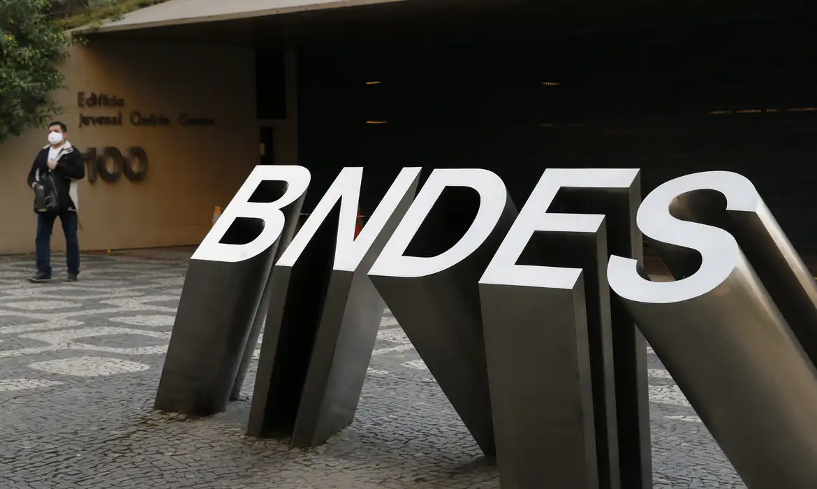 BNDES libera crédito de R$ 40 Bilhões para empresas afetadas por tarifas dos EUA